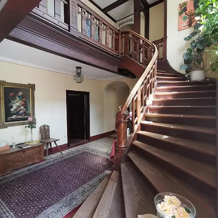 Bio-weingut, Gaestehaus Und Kraeuterhof Flomborn