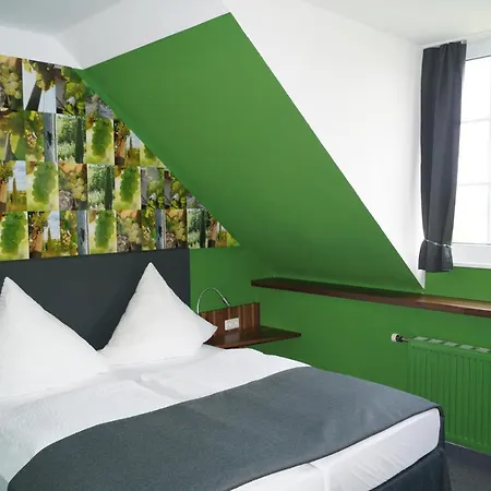 Bio-weingut, Gaestehaus Und Kraeuterhof 3*