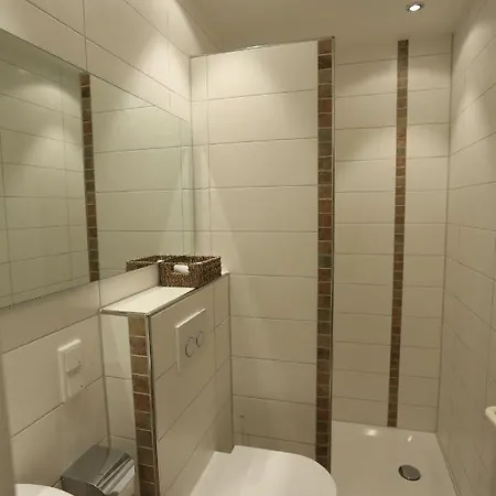 Bio-weingut, Gaestehaus Und Kraeuterhof Flomborn