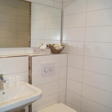 Bio-weingut, Gaestehaus Und Kraeuterhof *