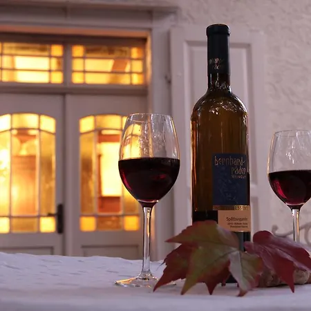 Bio-weingut, Gaestehaus Und Kraeuterhof 招待所 3*