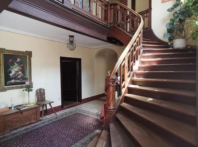 Bio-weingut, Gaestehaus Und Kraeuterhof Flomborn