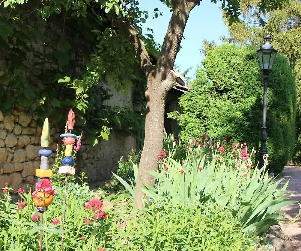 Bio-weingut, Gaestehaus Und Kraeuterhof Affittacamere