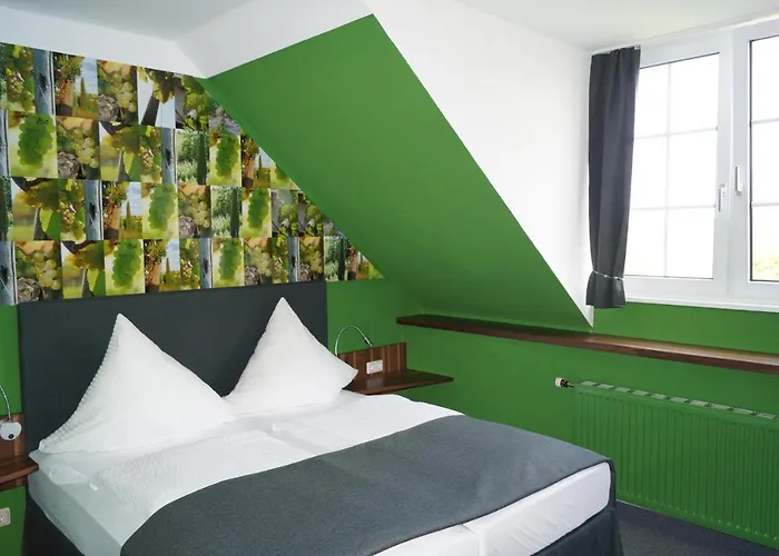 Bio-weingut, Gaestehaus Und Kraeuterhof 3*