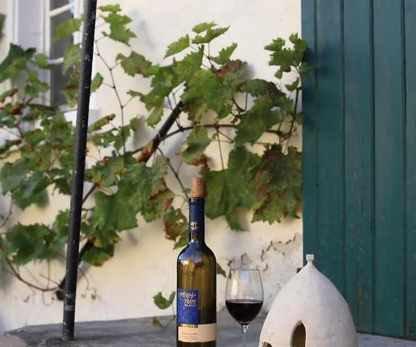 Bio-weingut, Gaestehaus Und Kraeuterhof 3*