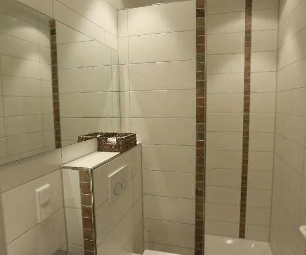 Bio-weingut, Gaestehaus Und Kraeuterhof Flomborn