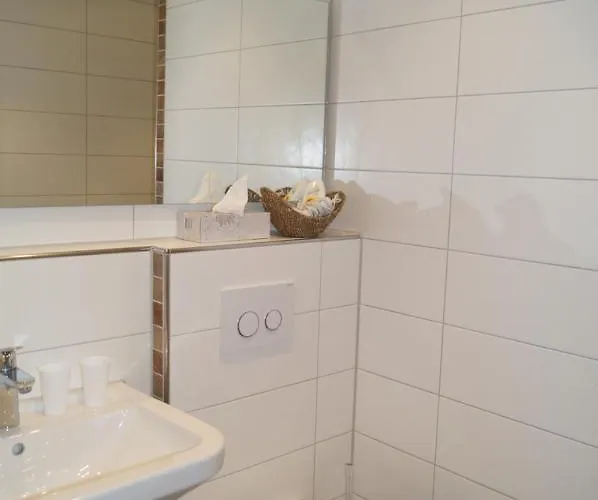 Bio-weingut, Gaestehaus Und Kraeuterhof 3*