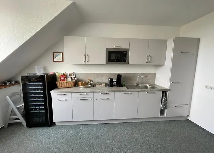 Bio-weingut, Gaestehaus Und Kraeuterhof Affittacamere Flomborn