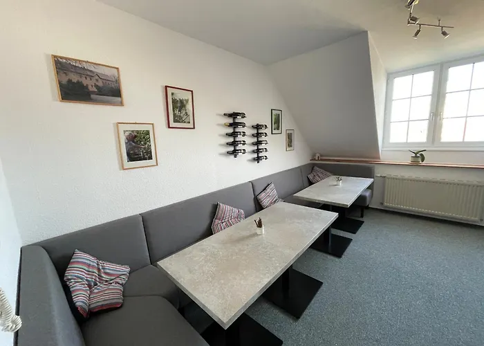 Bio-weingut, Gaestehaus Und Kraeuterhof 3*